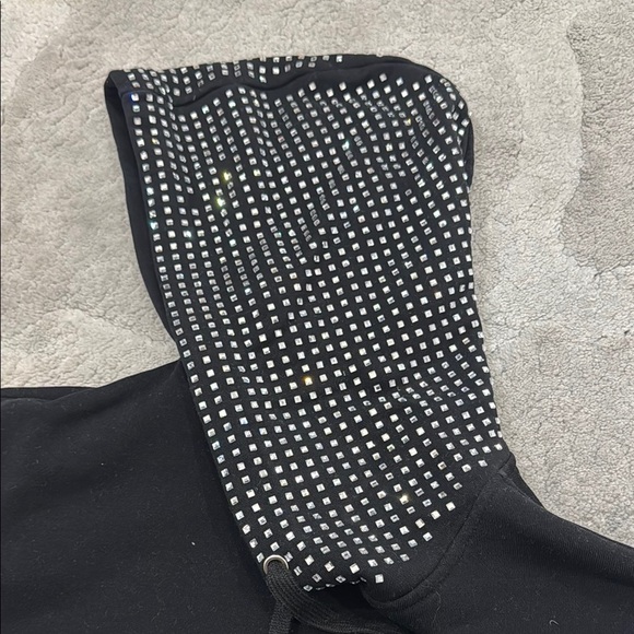 Black Cropped Boxy Hoodie Sweatshirt - Picture 3 of 4